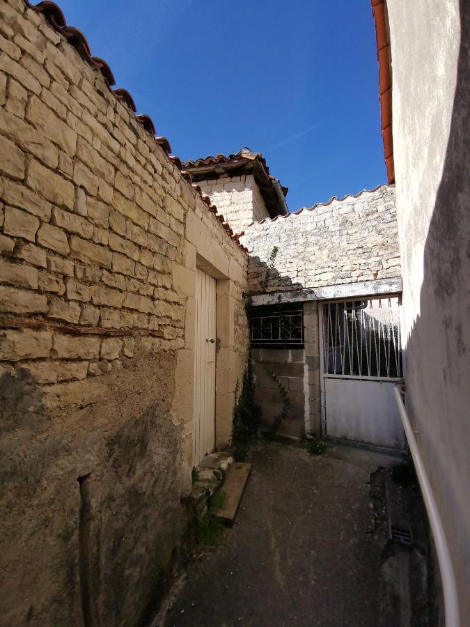La Maison De Thomas Saint-Amant-de-Boixe Ngoại thất bức ảnh