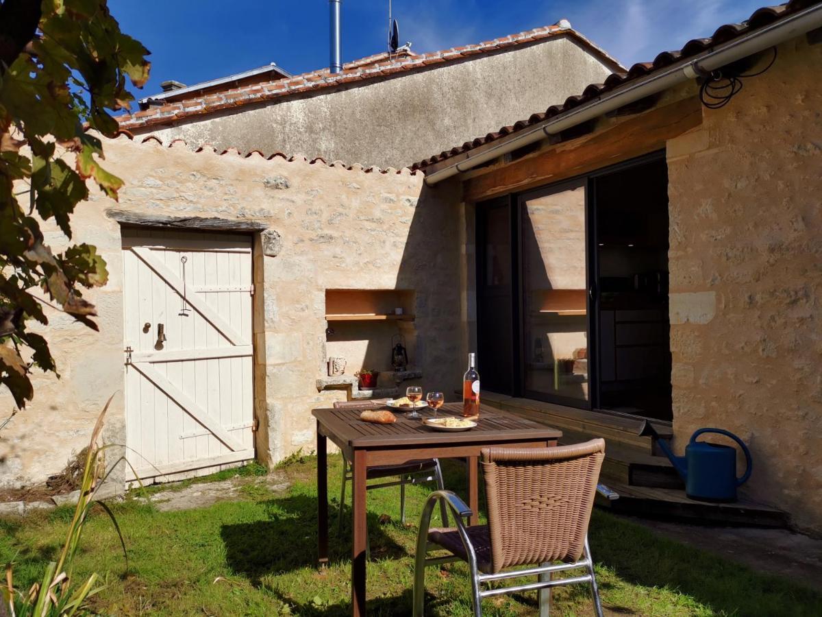 La Maison De Thomas Saint-Amant-de-Boixe Ngoại thất bức ảnh