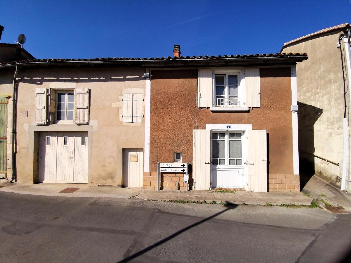 La Maison De Thomas Saint-Amant-de-Boixe Ngoại thất bức ảnh